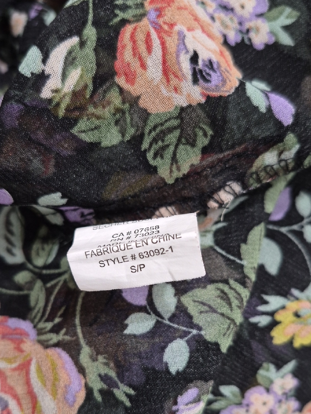 4 / $ 15🌟Source Unknown Black Floral Sleeveless Button-Front Top - Picture 8 of 8